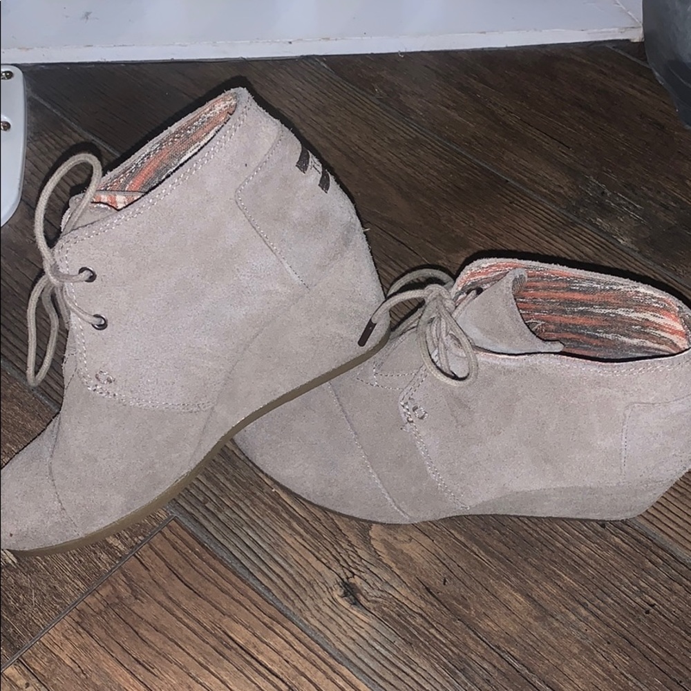 women’s toms wedges